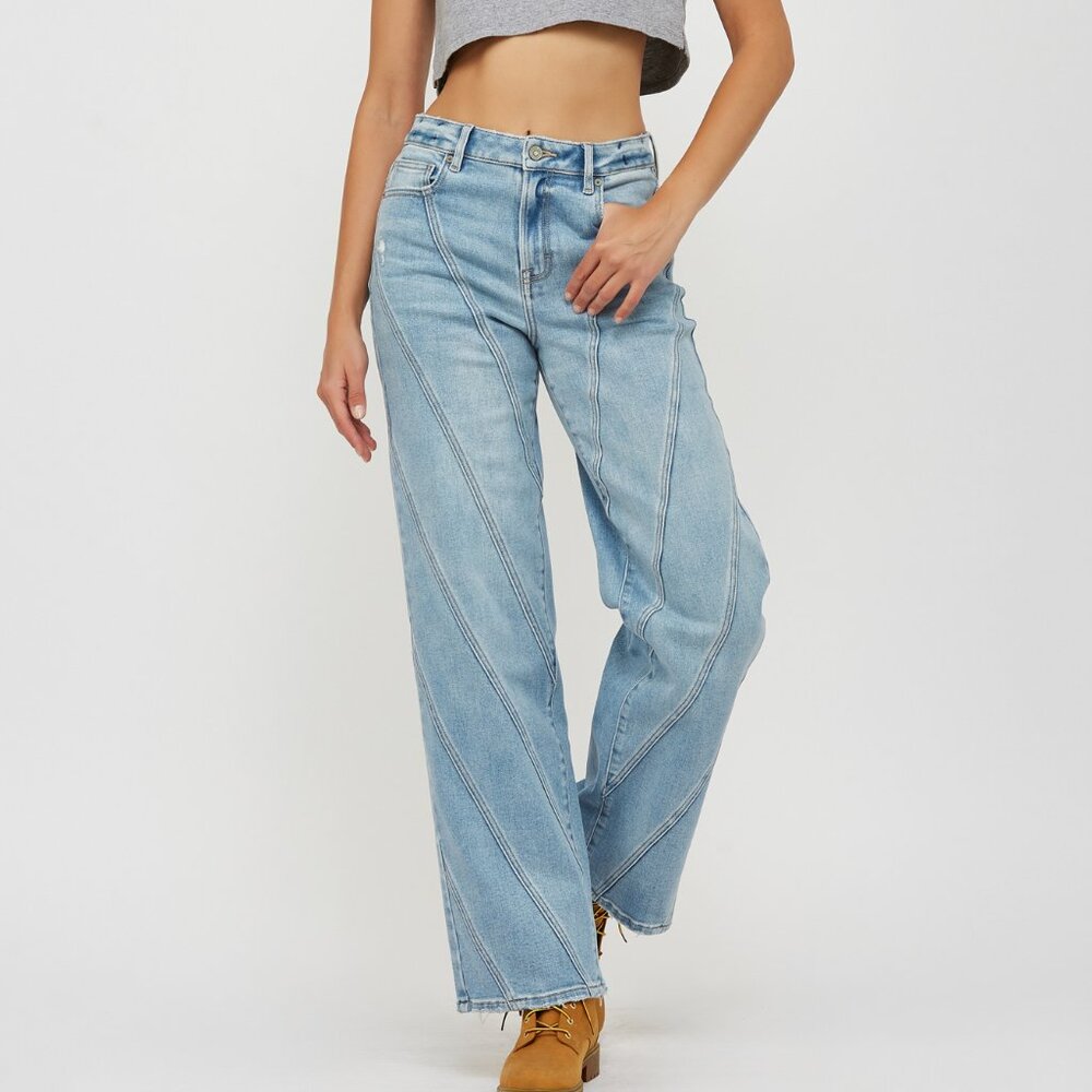 NWT Hidden Jeans Logan High Waist Dad Jeans With Multiple Seams In Light Wash
